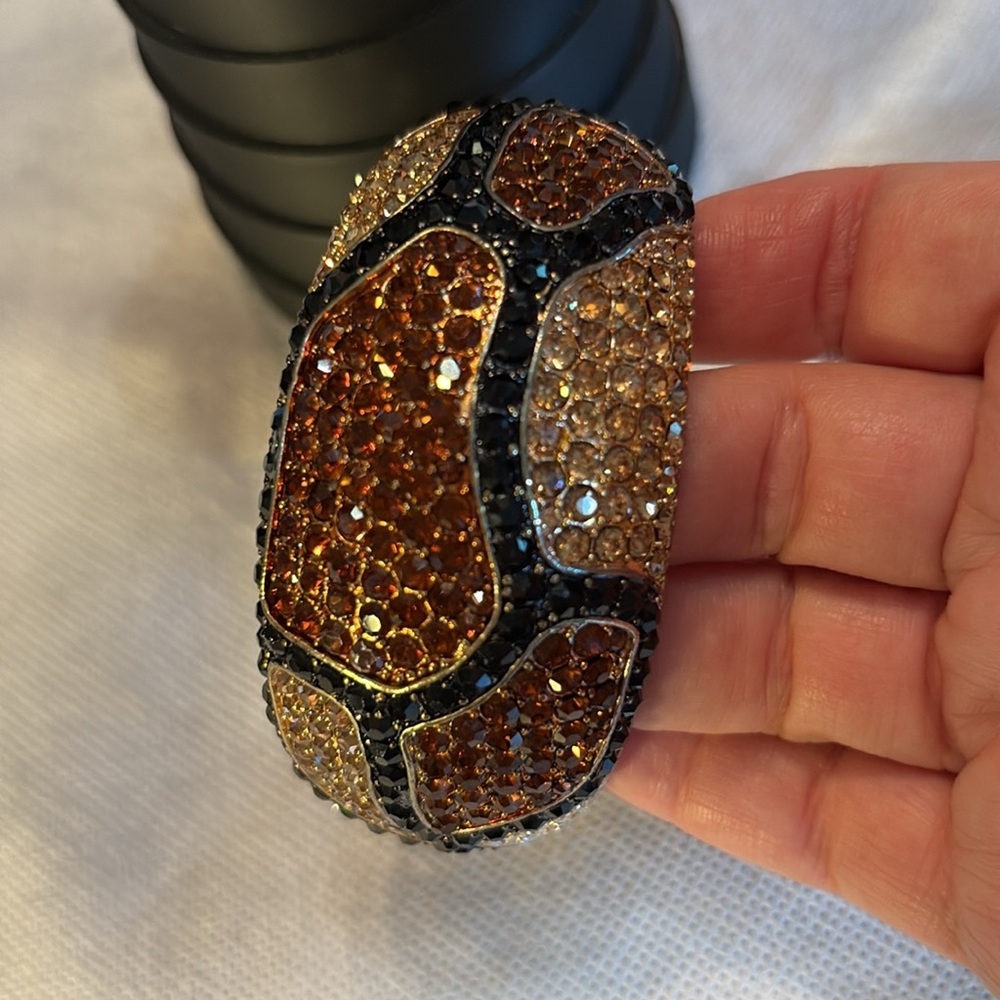 Outstanding abstract crystals chunky clamper unsigned Bracelet